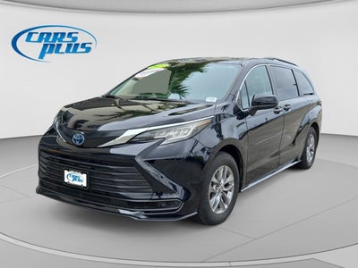 2023 Toyota Sienna LE